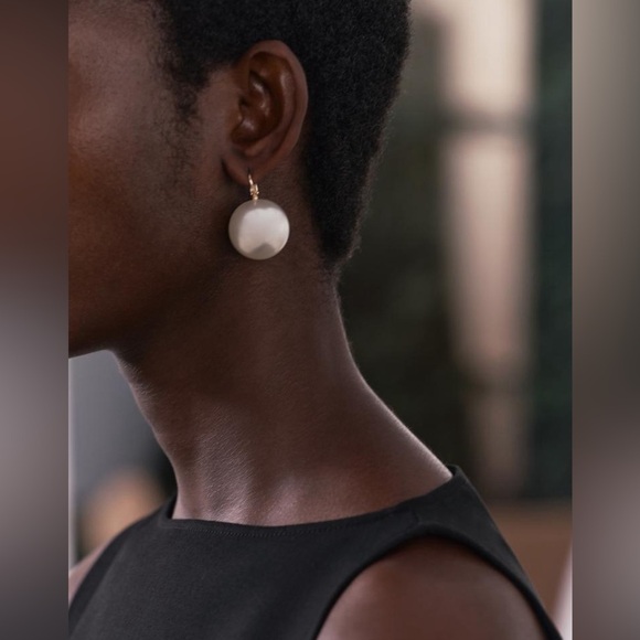 NWT. Zara Golden/White Earrings with Large Artificial Pearls. - Picture 3 of 7